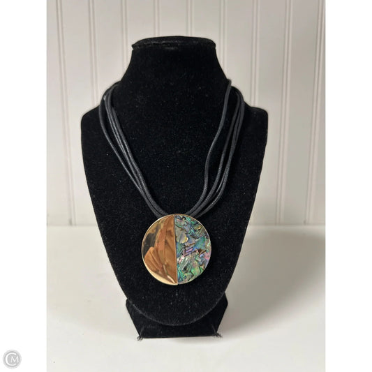 Necklace Charm By Clothes Mentor, Size: 1