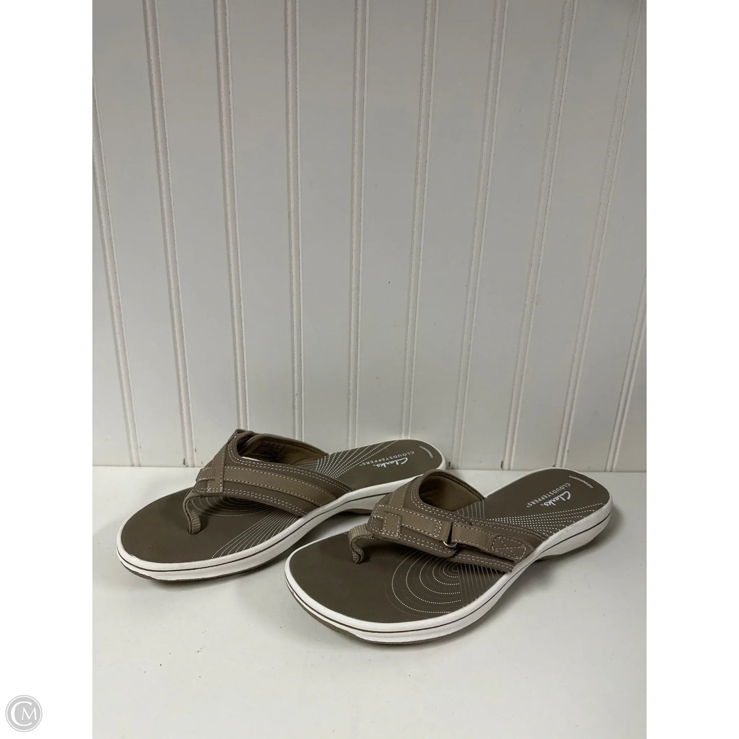 Sandals Flip Flops By Clarks In Taupe, Size: 9
