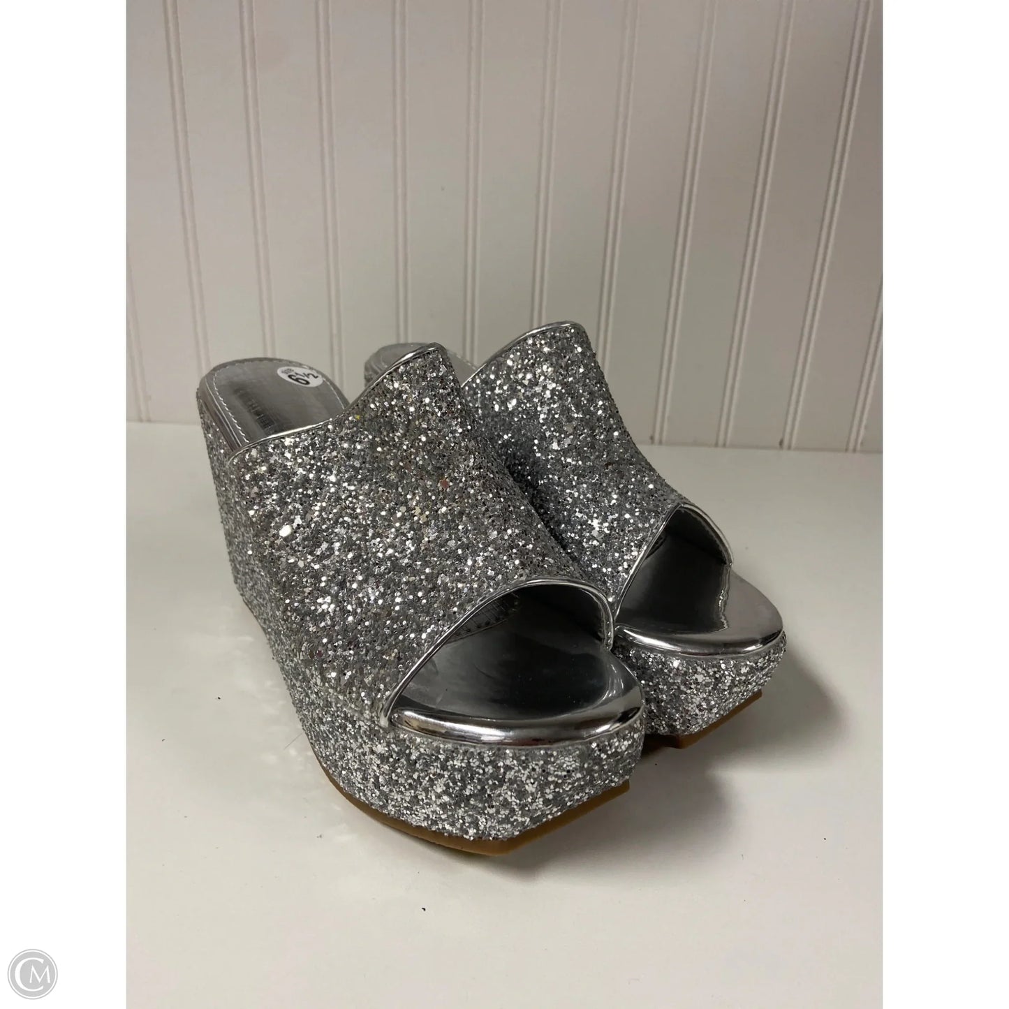 Sandals Heels Wedge By Clothes Mentor In Silver, Size: 6.5