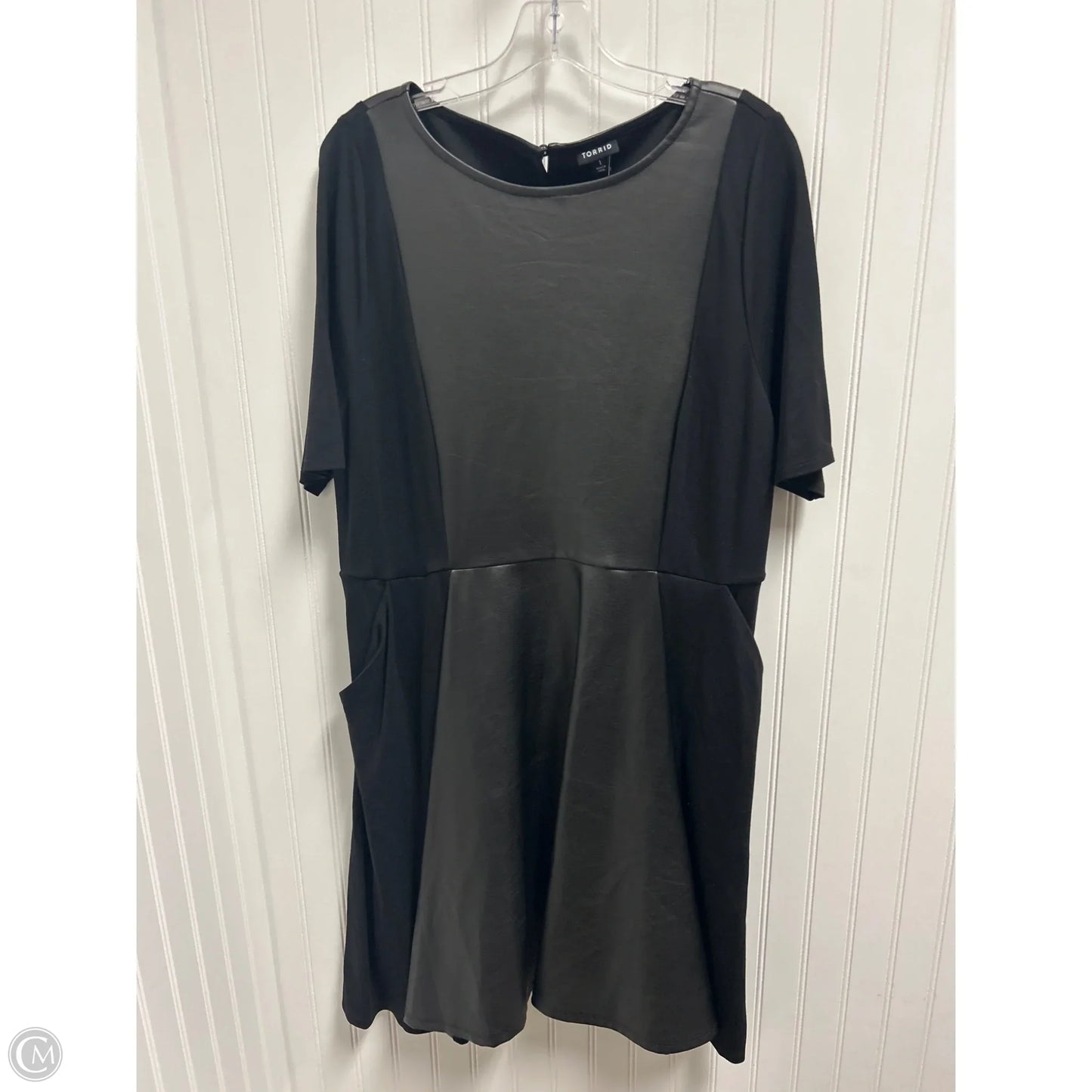 Dress Casual Short By Torrid In Black, Size: 1x