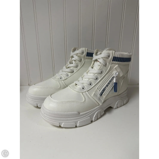 Boots Ankle Flats By Clothes Mentor In White, Size: 8.5