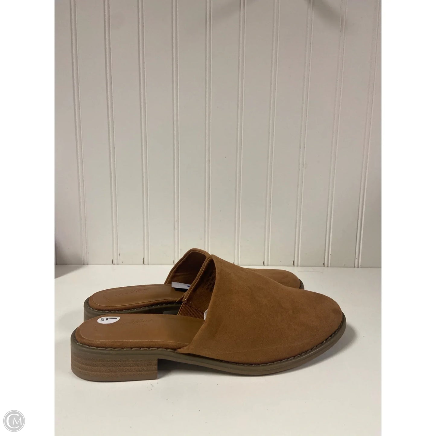 Shoes Flats By Universal Thread In Brown, Size: 7