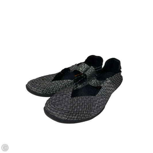 Shoes Flats By Bernie Mev In Silver, Size: 9