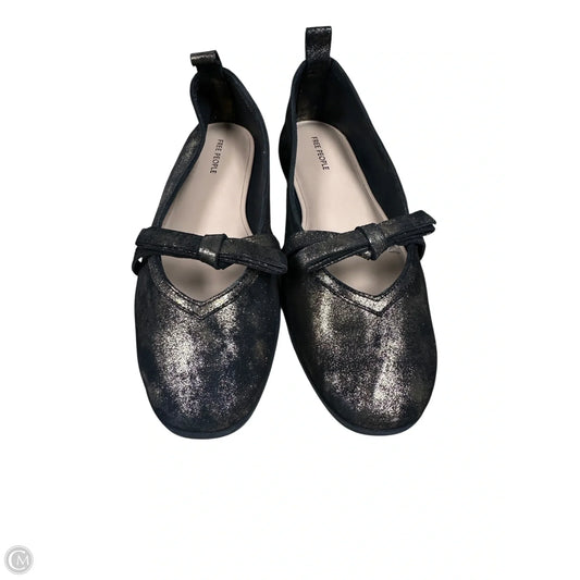 Shoes Flats By Free People In Black & Gold, Size: 8