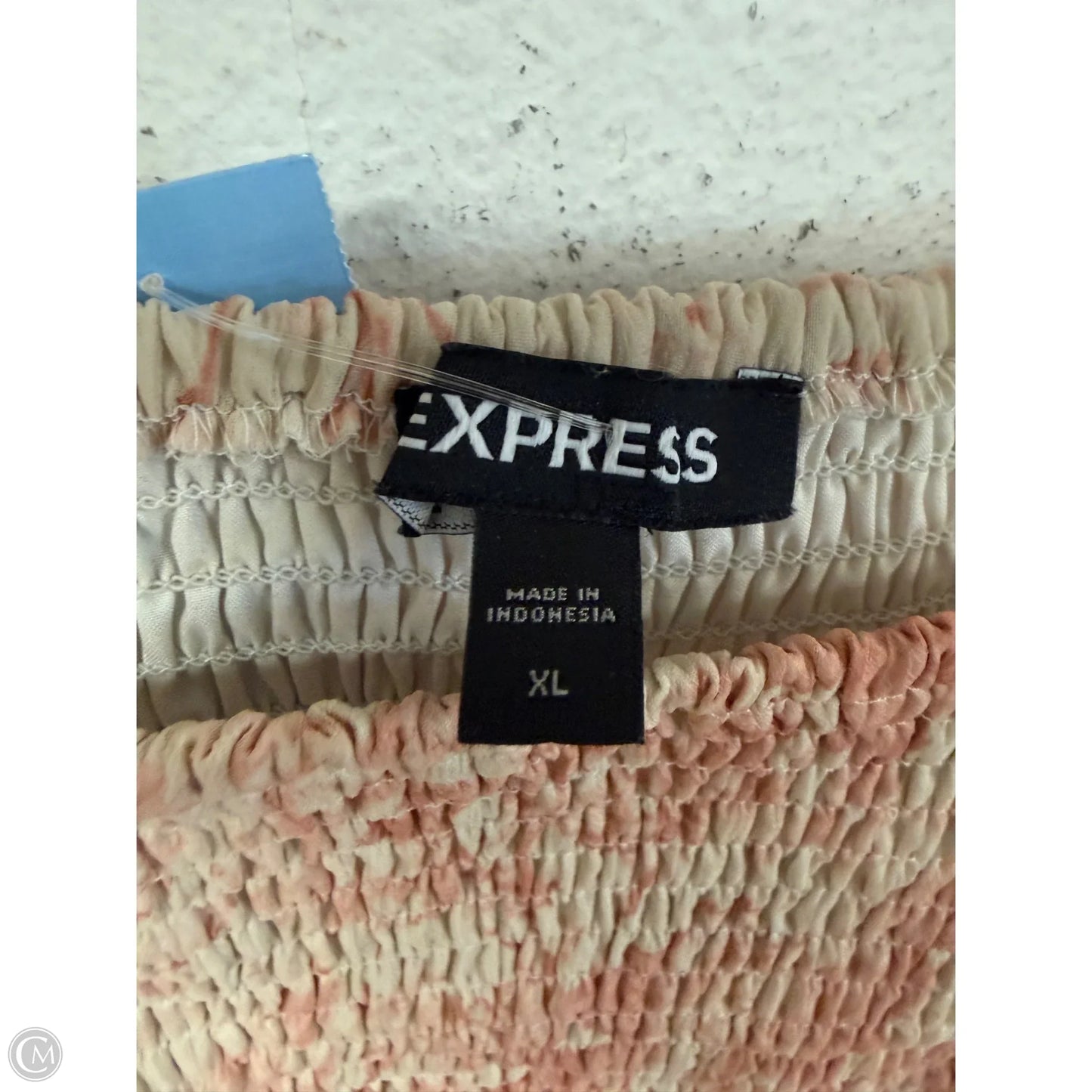 Top Short Sleeve By Express In Cream & Pink, Size: Xl