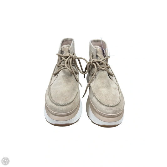 Shoes Designer By Ugg In Tan, Size: 9