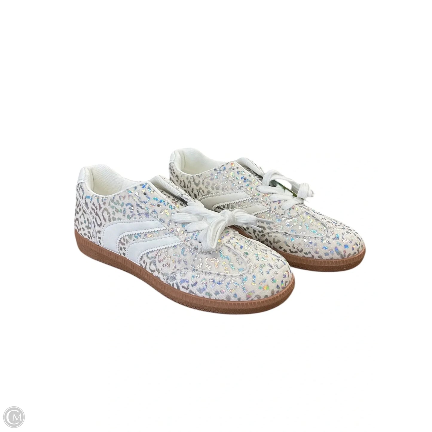 Shoes Sneakers By Clothes Mentor In Silver & White, Size: 7