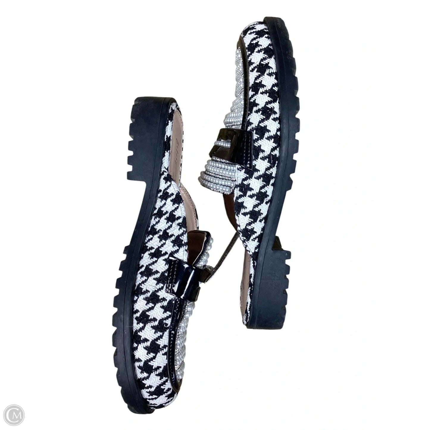 Shoes Flats By Betsey Johnson In Black & White, Size: 9