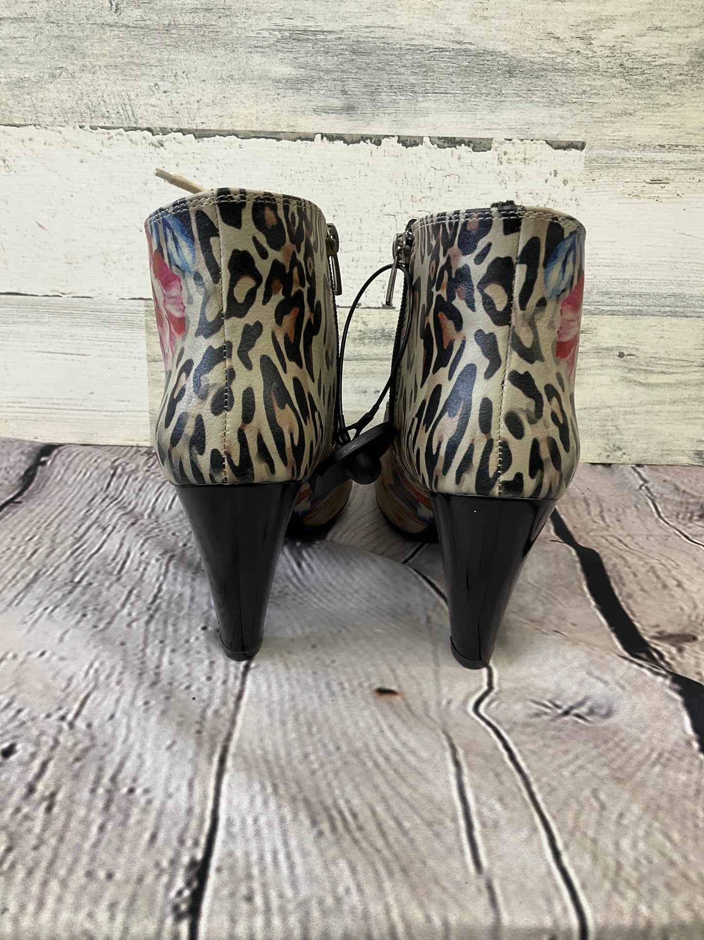 Boots Ankle Heels By Clothes Mentor In Multi-colored, Size: 8.5