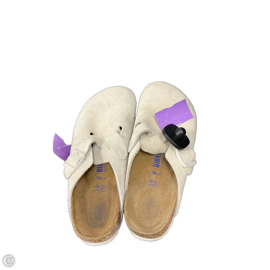 Sandals Flats By Birkenstock In Tan, Size: 9