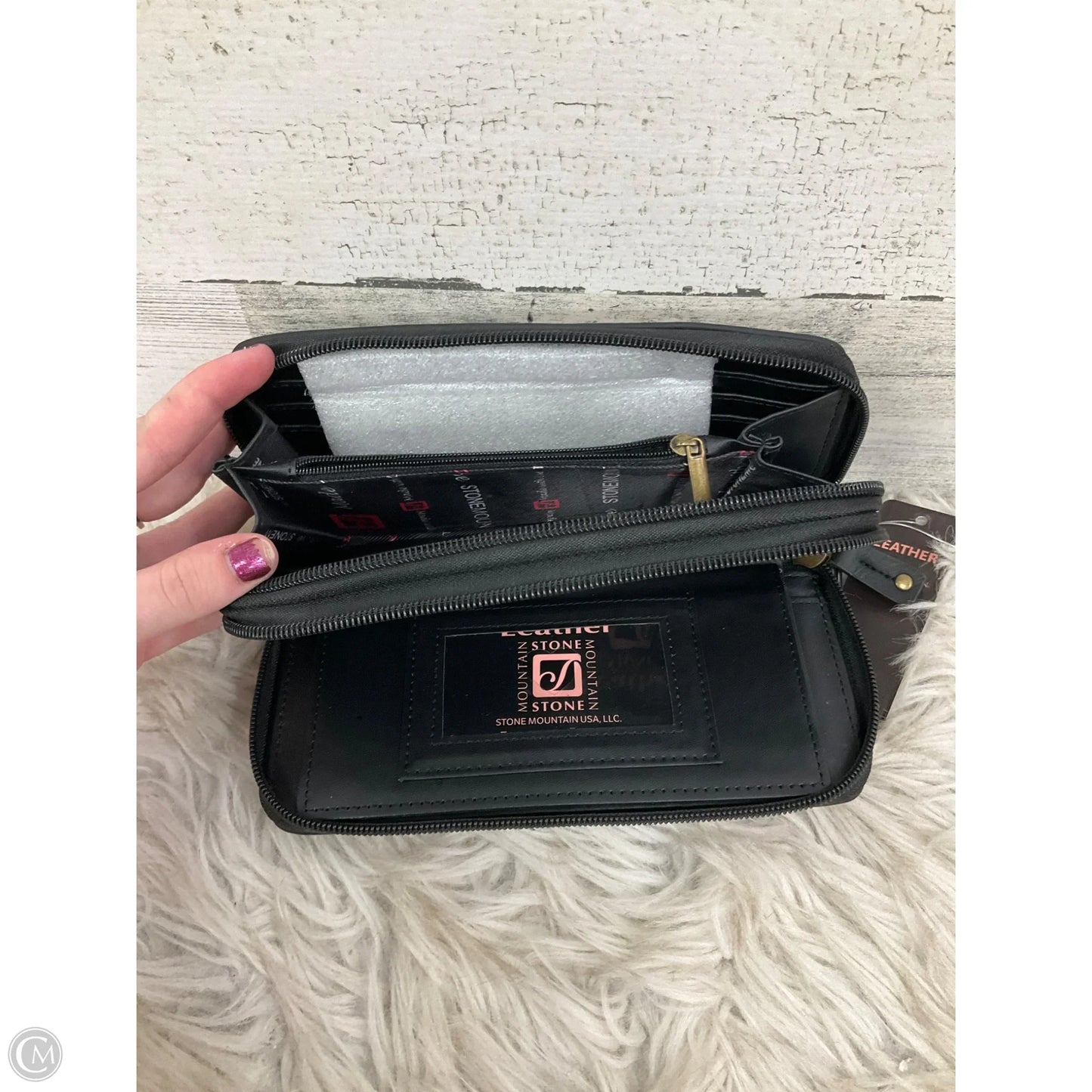 Wallet By Stone Mountain, Size: Large