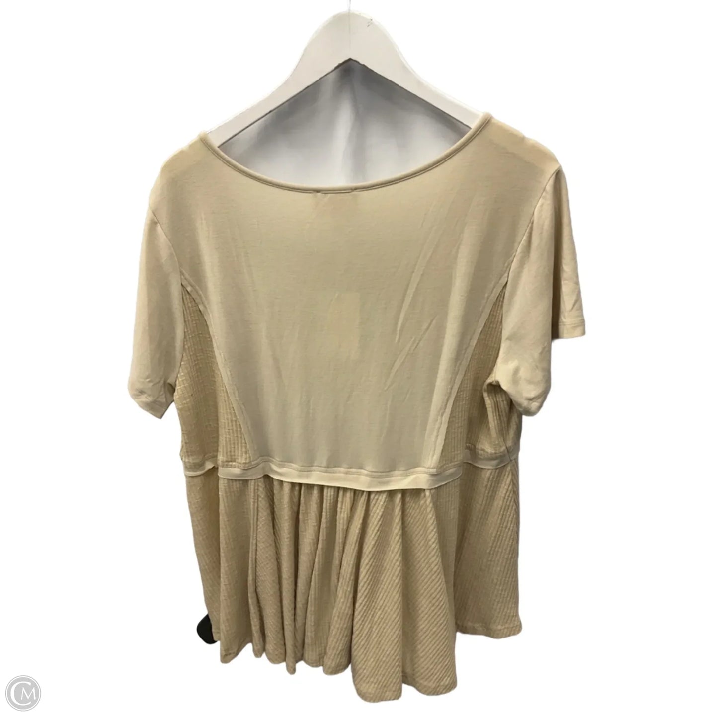Top Short Sleeve By Heyson In Beige, Size: 1x