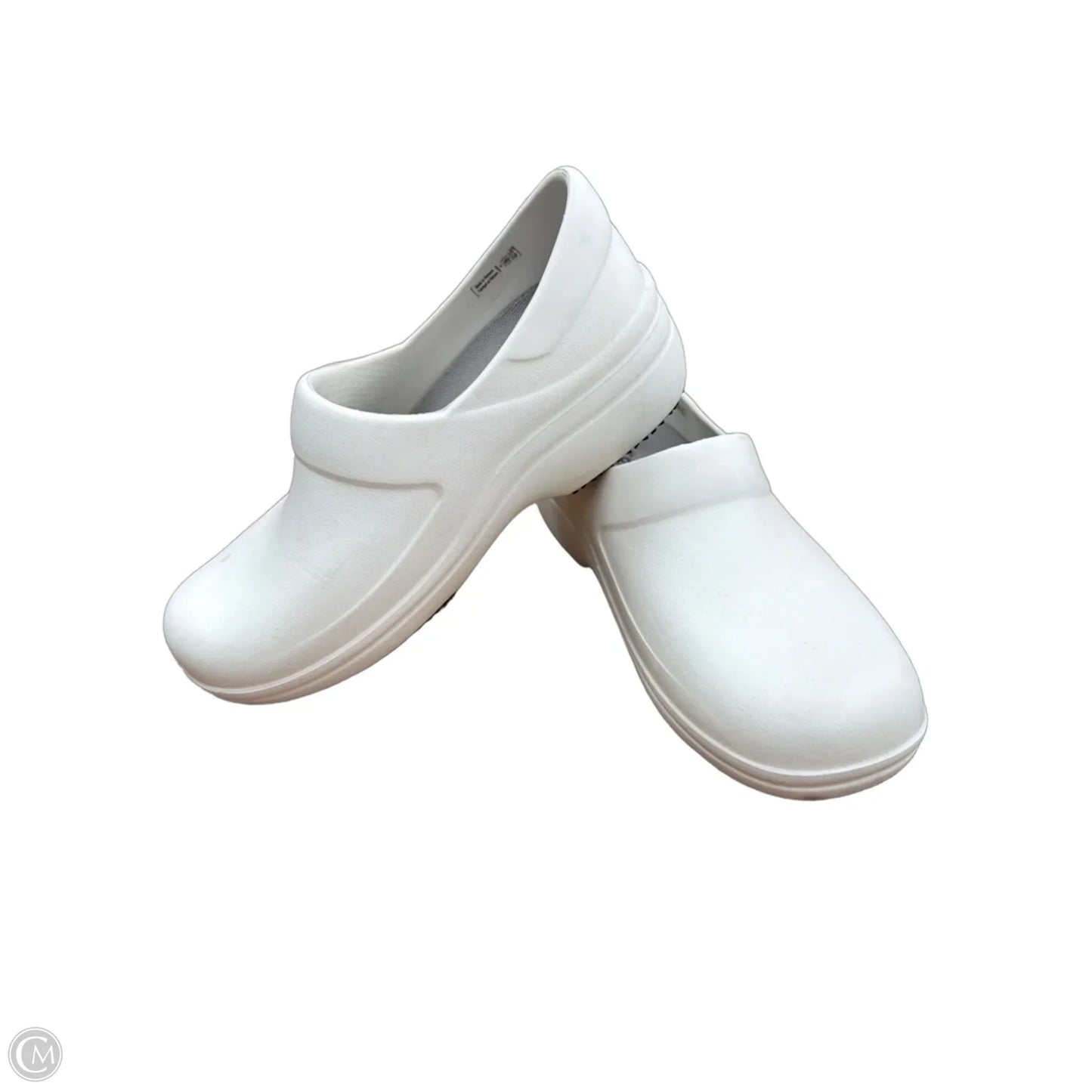 Shoes Flats By Crocs In White, Size: 8