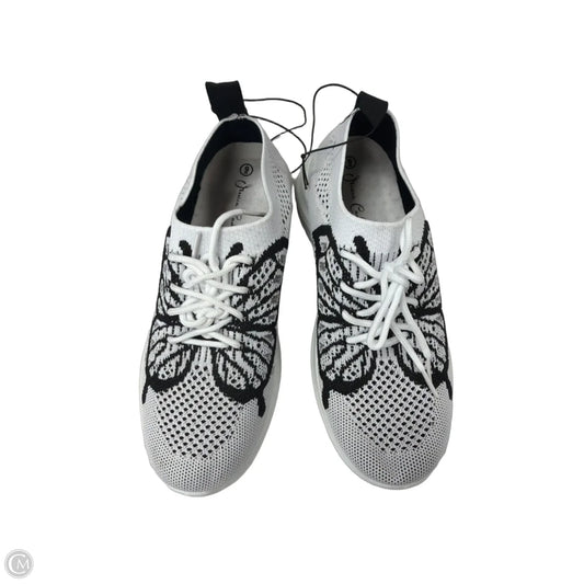 Shoes Sneakers By Clothes Mentor In Black & White, Size: 9