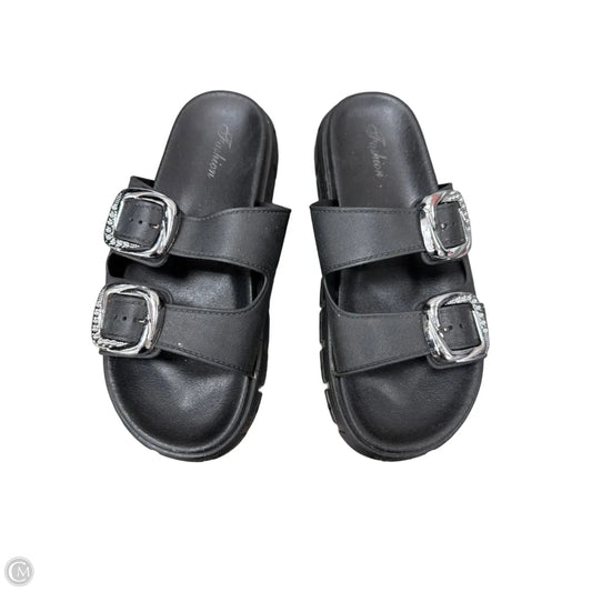 Sandals Flats By Clothes Mentor In Black, Size: 11