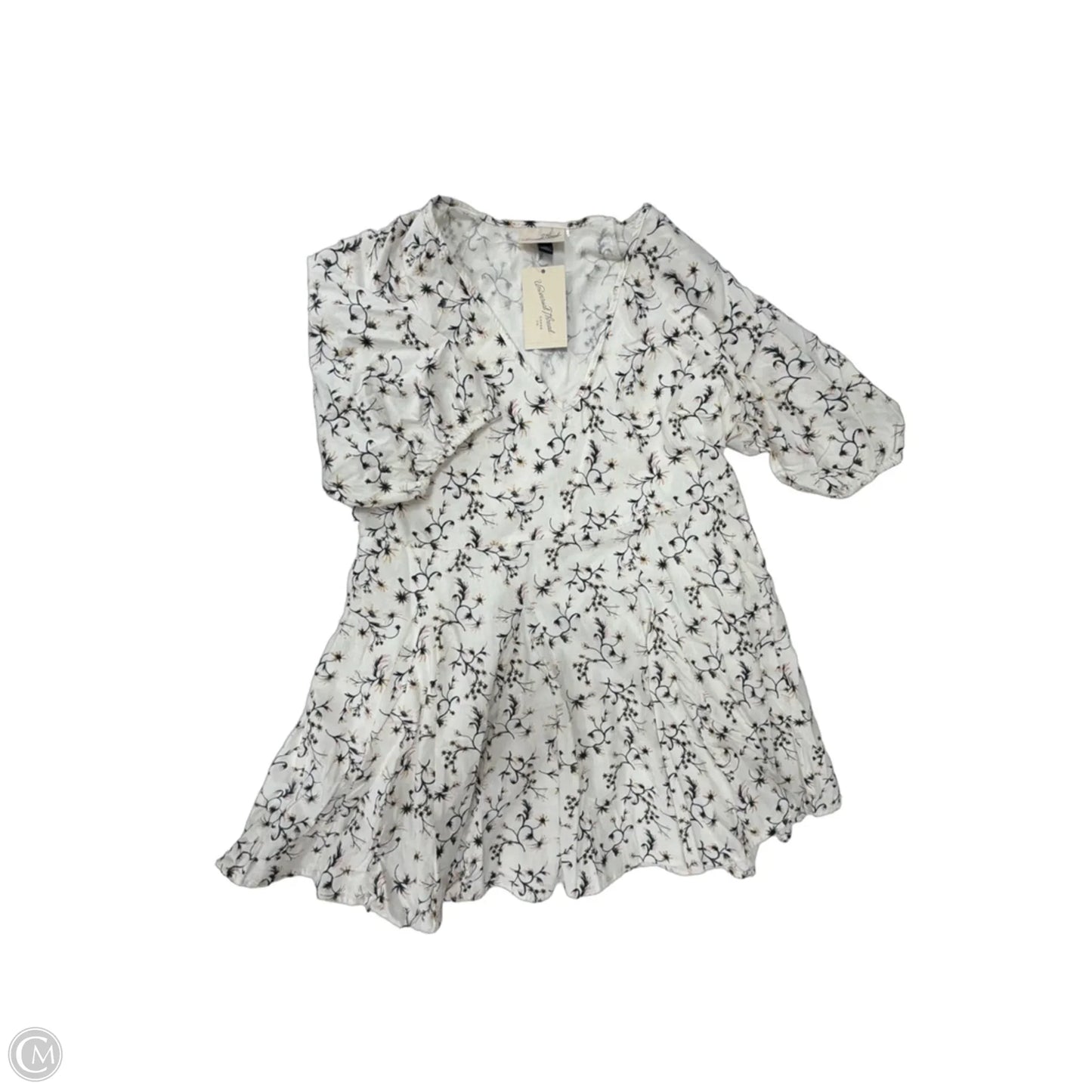 Dress Casual Short By Universal Thread In Floral Print, Size: M