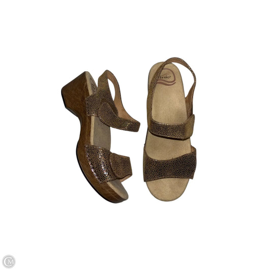 Sandals Heels Block By Dansko In Gold, Size: 9