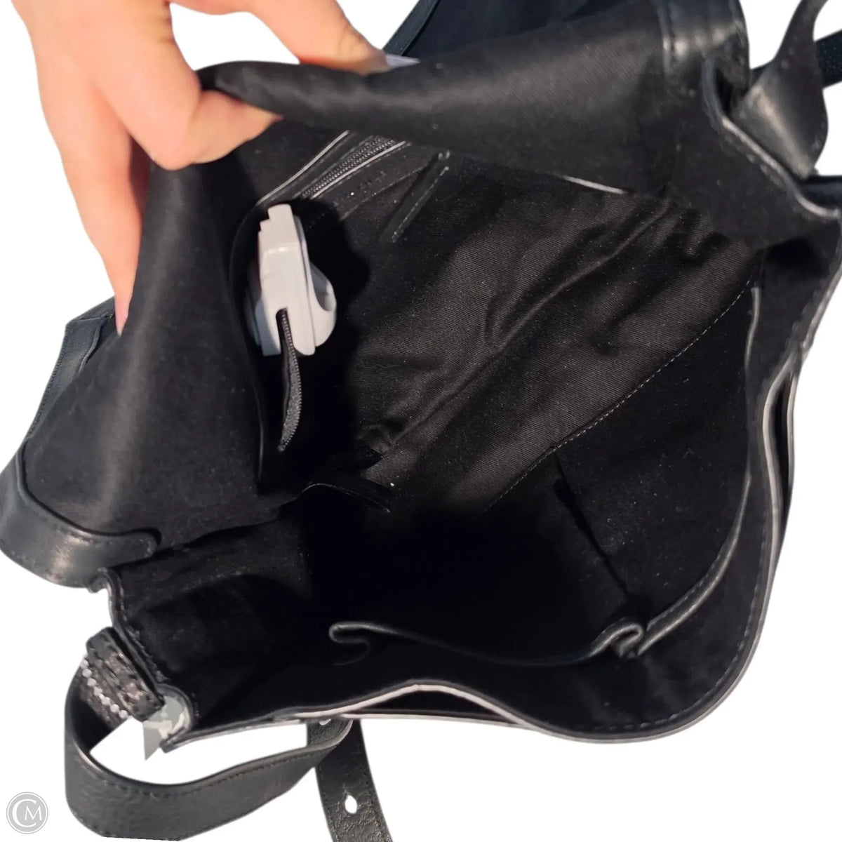 Handbag Leather By Kenneth Cole, Size: Medium