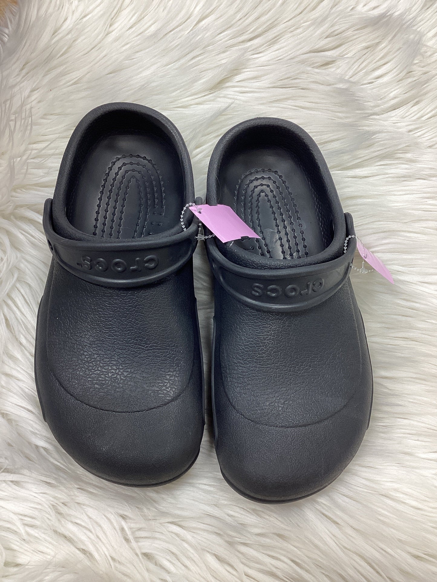 Shoes Flats By Crocs In Black, Size:9