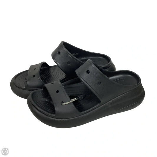 Shoes Flats By Crocs In Black, Size: 10
