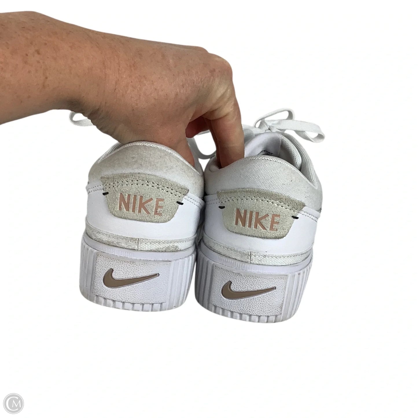 Shoes Sneakers By Nike In White, Size: 9.5