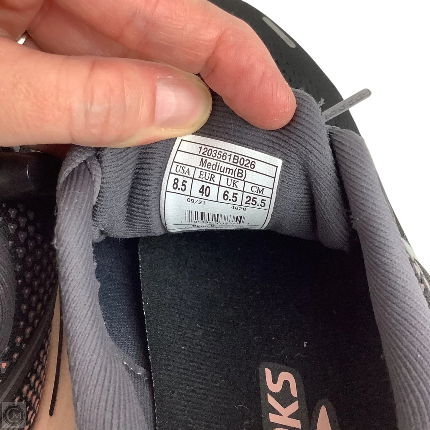 Shoes Athletic By Brooks In Black, Size: 8.5