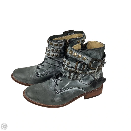 Boots Ankle Heels By Cmc In Grey, Size: 5
