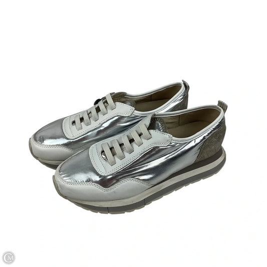Shoes Sneakers By Clothes Mentor In Silver, Size: 8