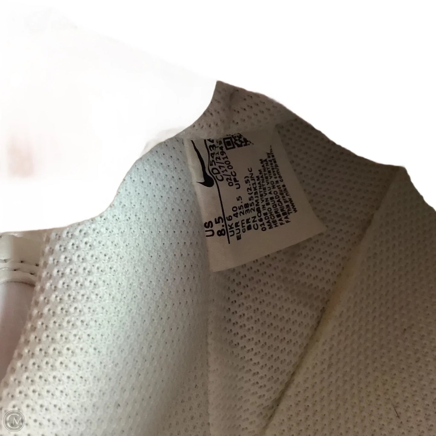 Shoes Sneakers By Nike In White, Size: 8.5