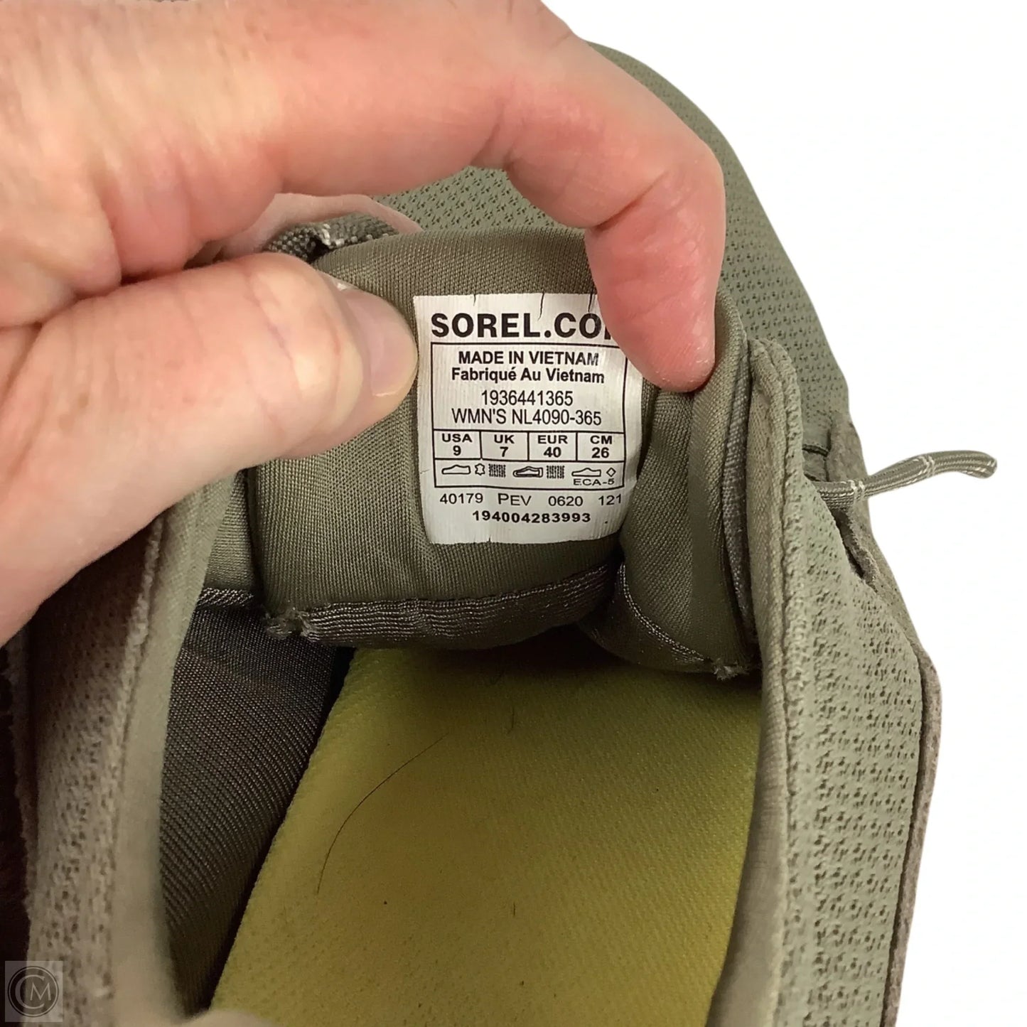 Shoes Sneakers By Sorel In Green, Size: 9