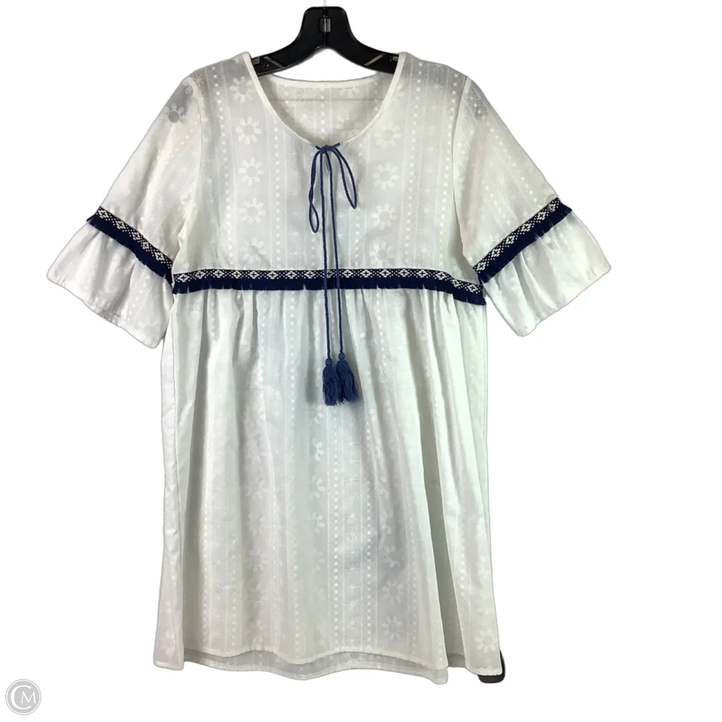 Dress Casual Short By Clothes Mentor In White, Size: M
