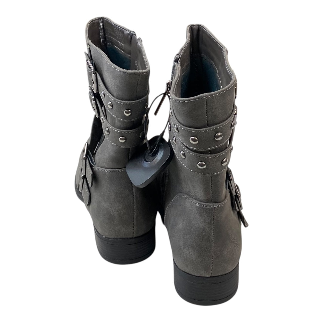 Boots Ankle Heels By Cmc In Grey, Size:9