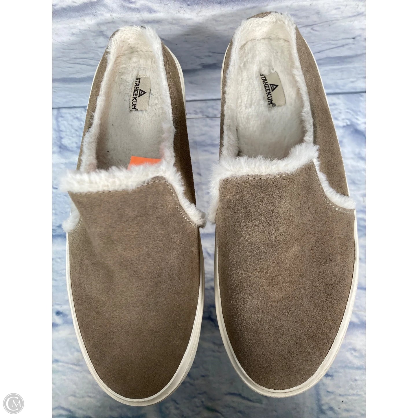 Shoes Sneakers By Clothes Mentor In Grey, Size: 7
