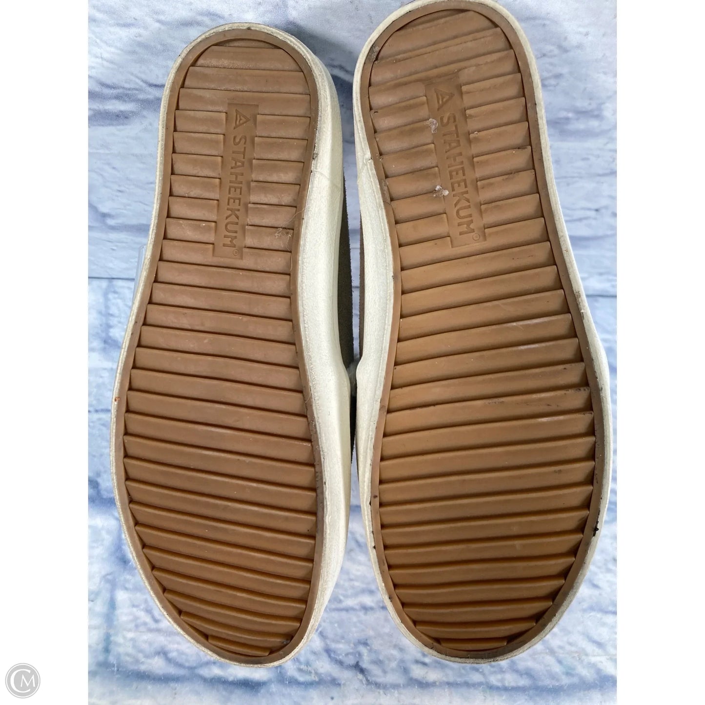 Shoes Sneakers By Clothes Mentor In Grey, Size: 7