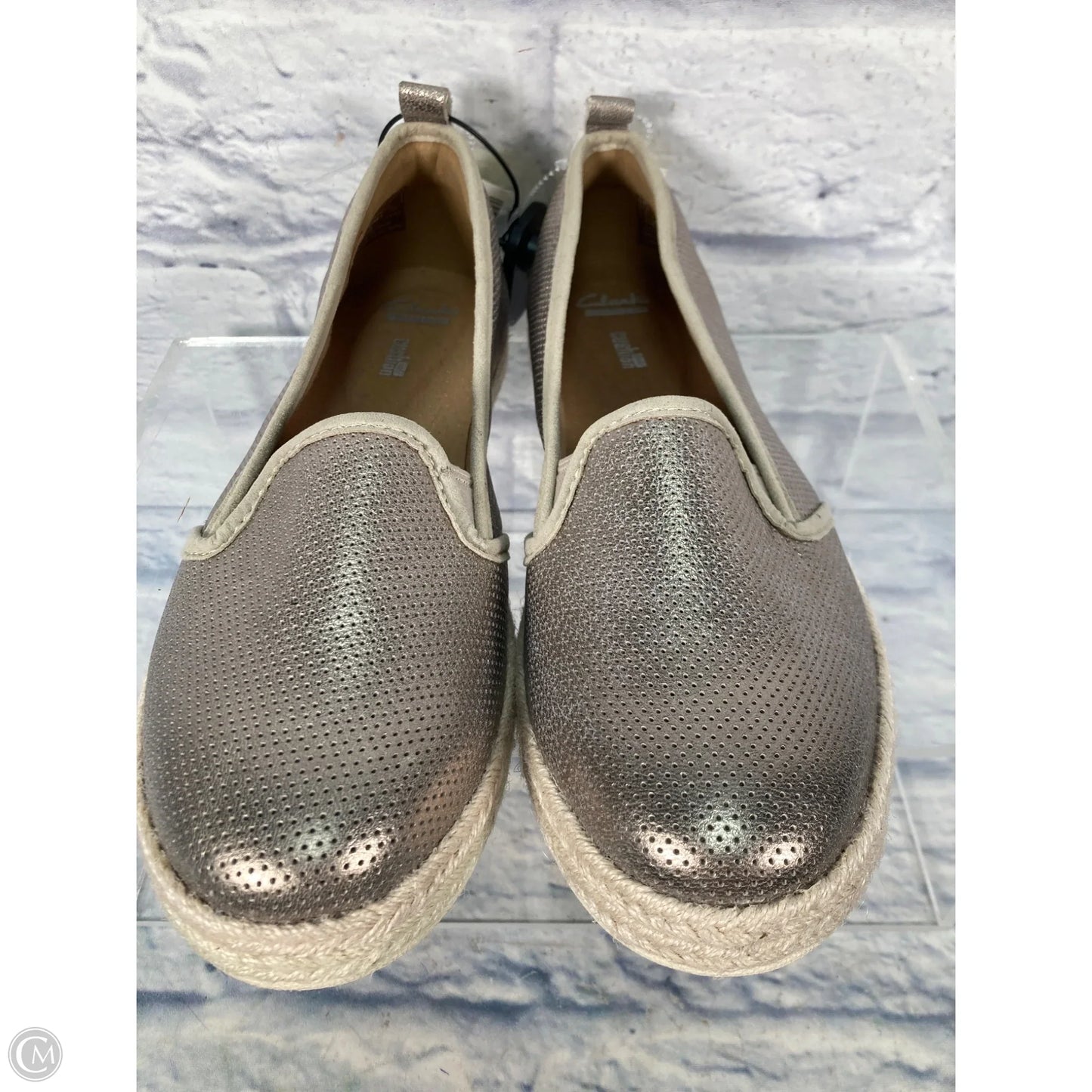 Shoes Flats By Clarks In Gold, Size: 10