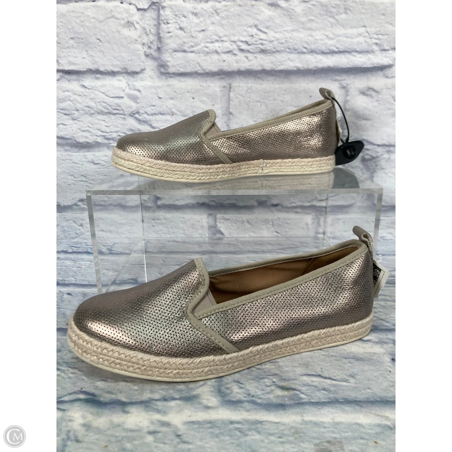 Shoes Flats By Clarks In Gold, Size: 10