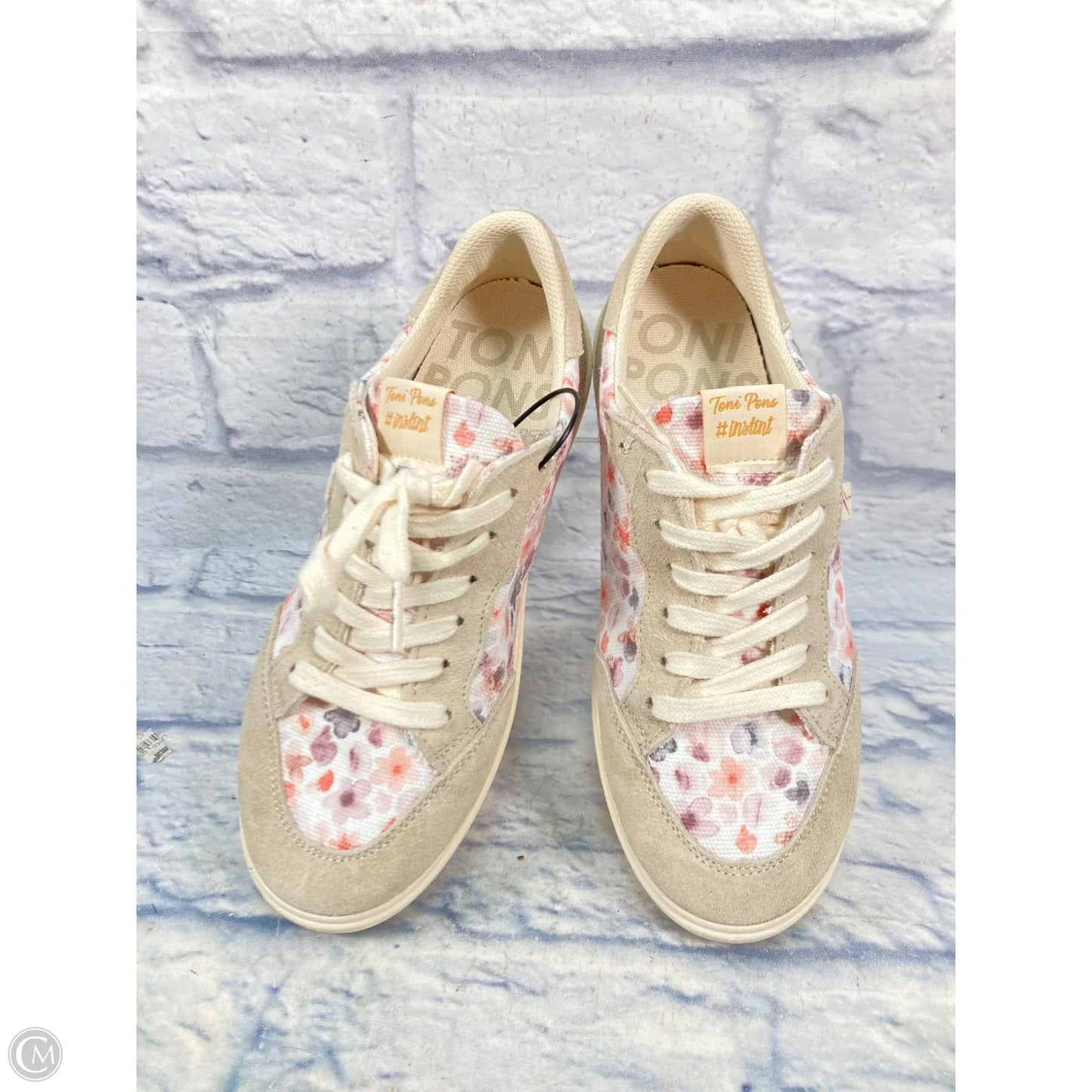 Shoes Sneakers By Clothes Mentor In Cream, Size: 8