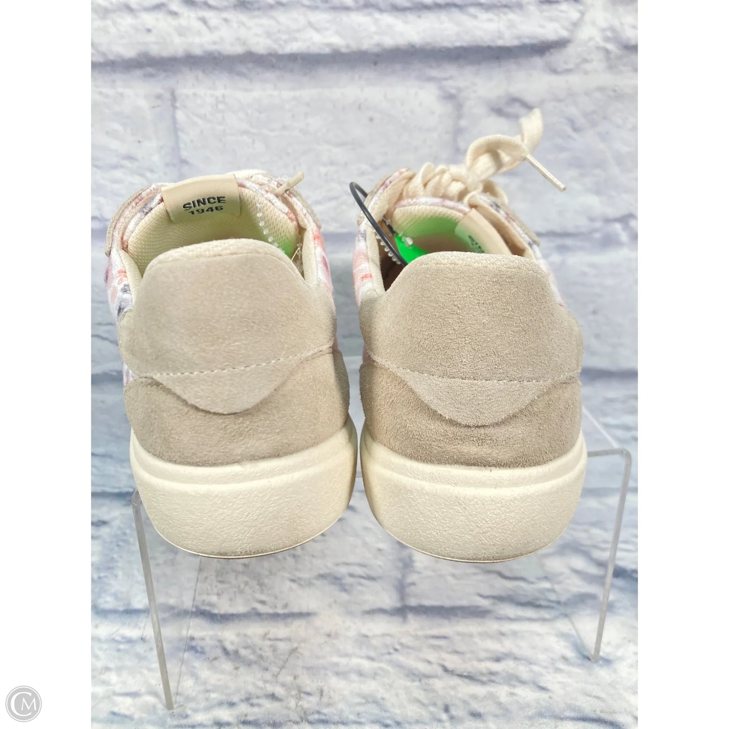 Shoes Sneakers By Clothes Mentor In Cream, Size: 8