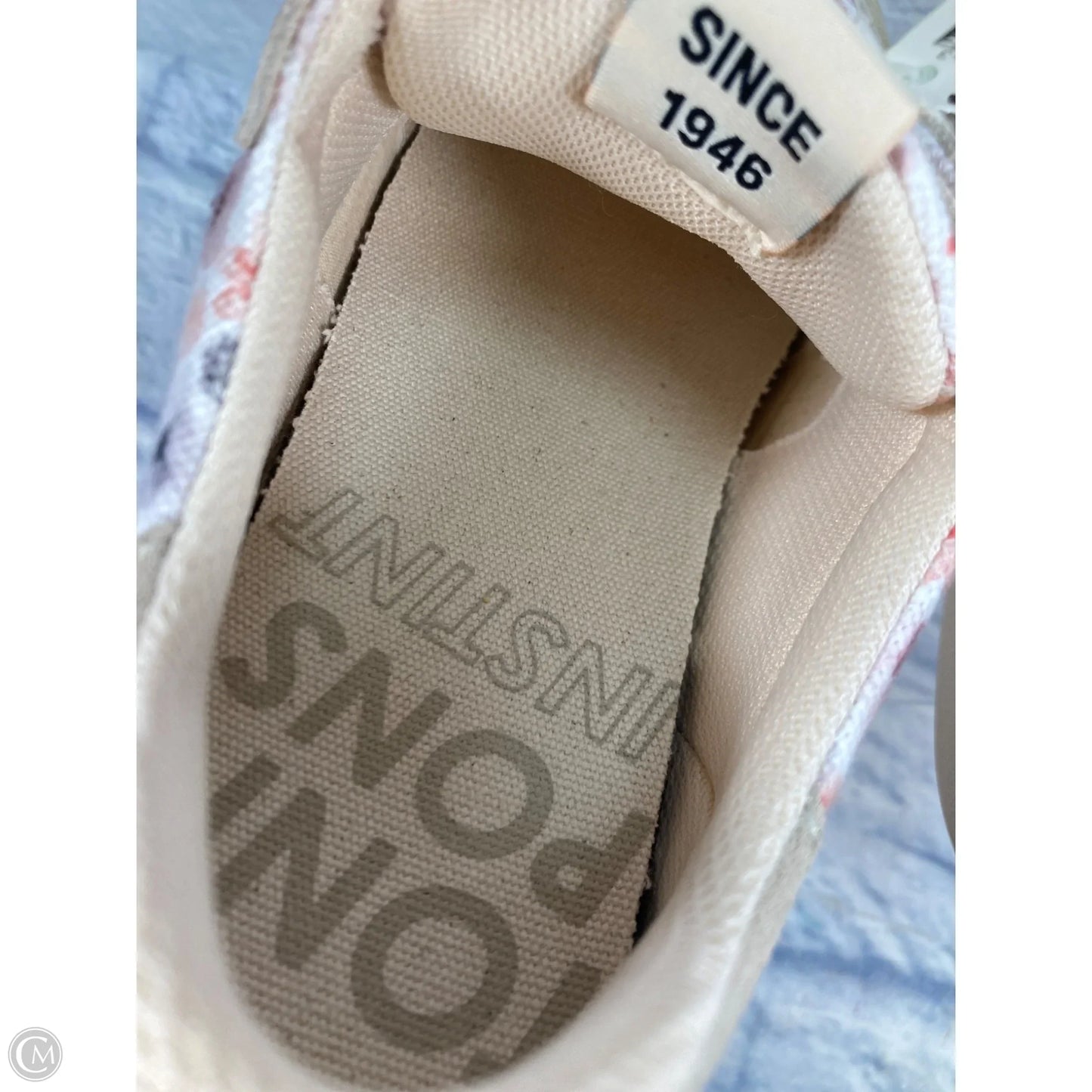 Shoes Sneakers By Clothes Mentor In Cream, Size: 8