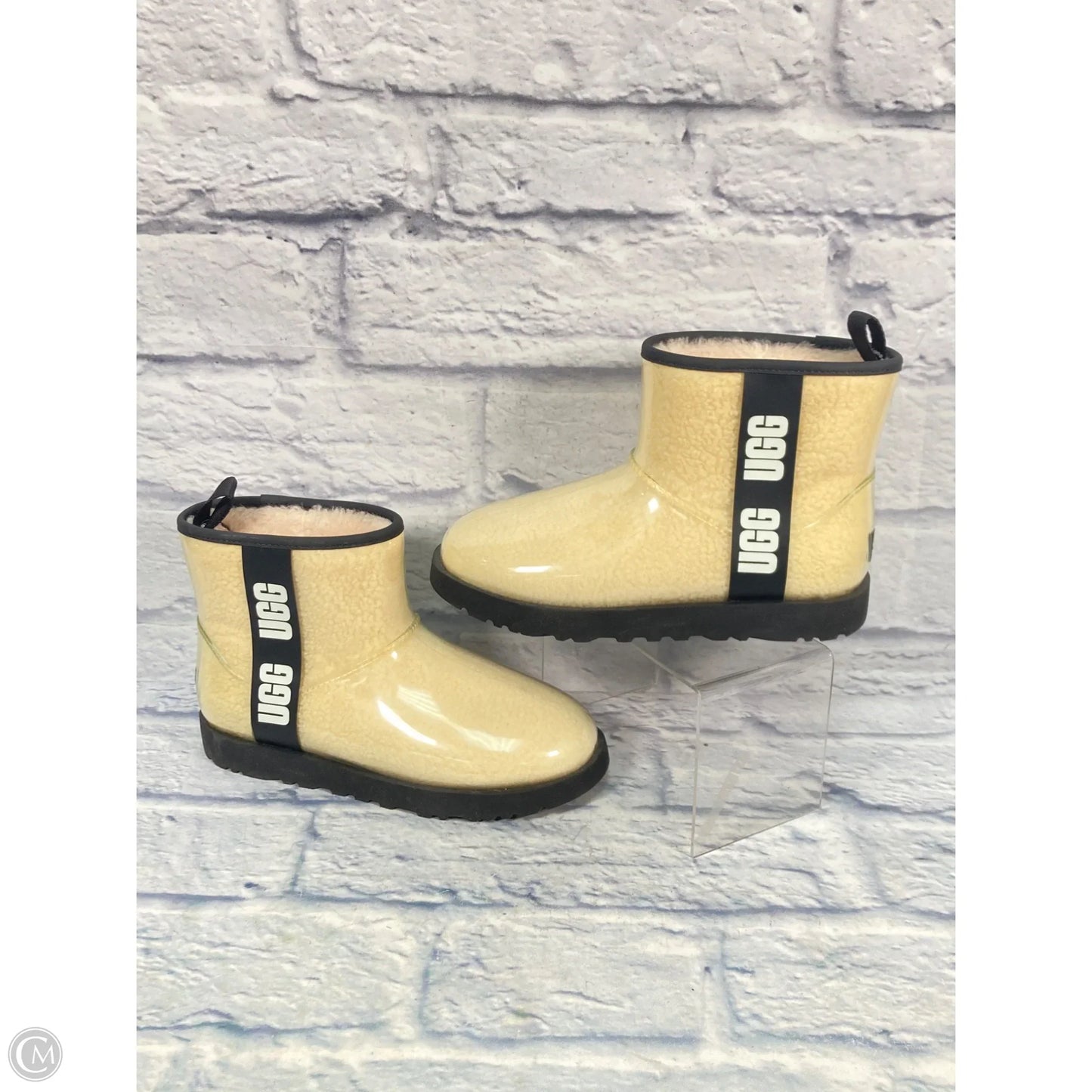 Shoes Designer By Ugg In Cream, Size: 9