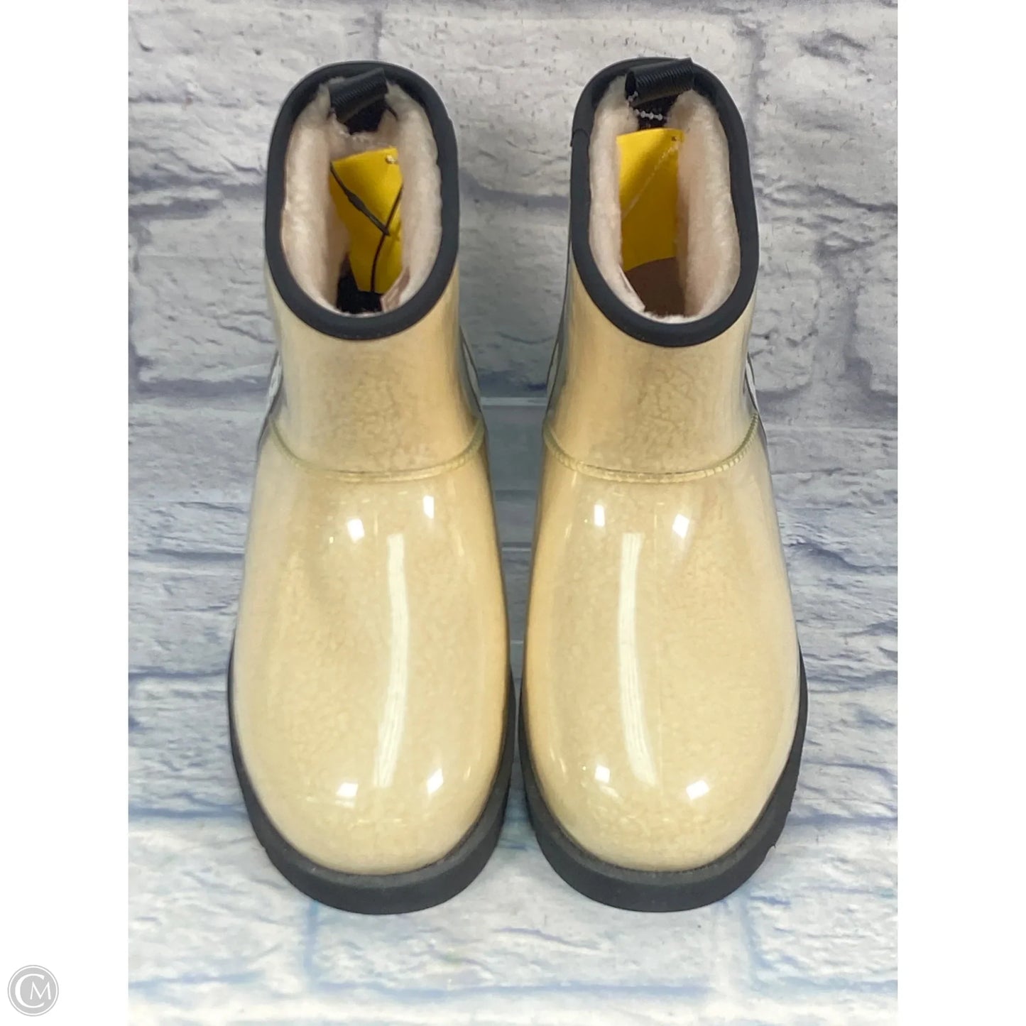 Shoes Designer By Ugg In Cream, Size: 9