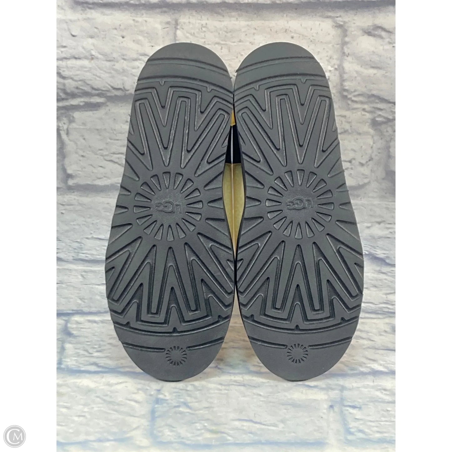 Shoes Designer By Ugg In Cream, Size: 9