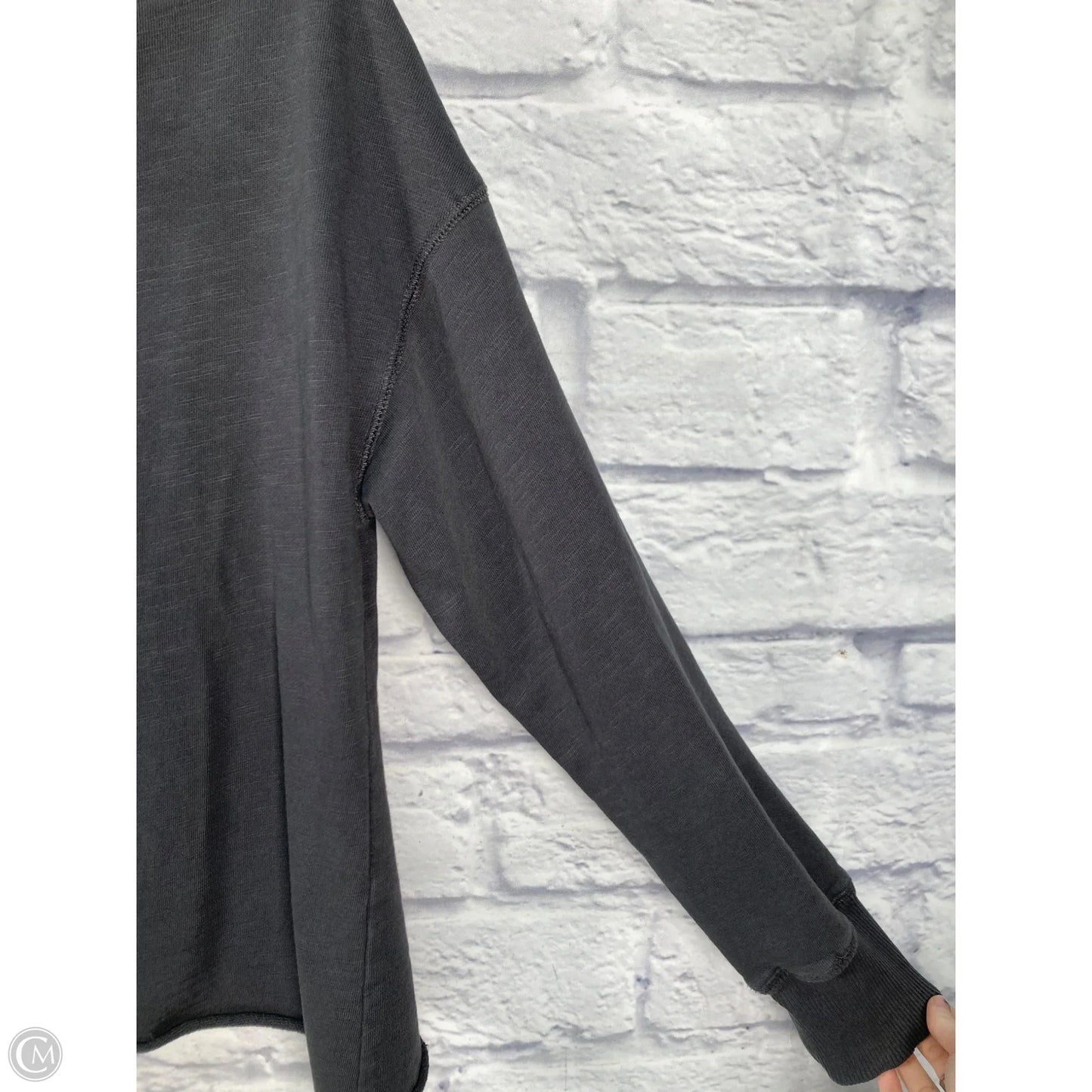 Top Long Sleeve By Pilcro In Grey, Size: M
