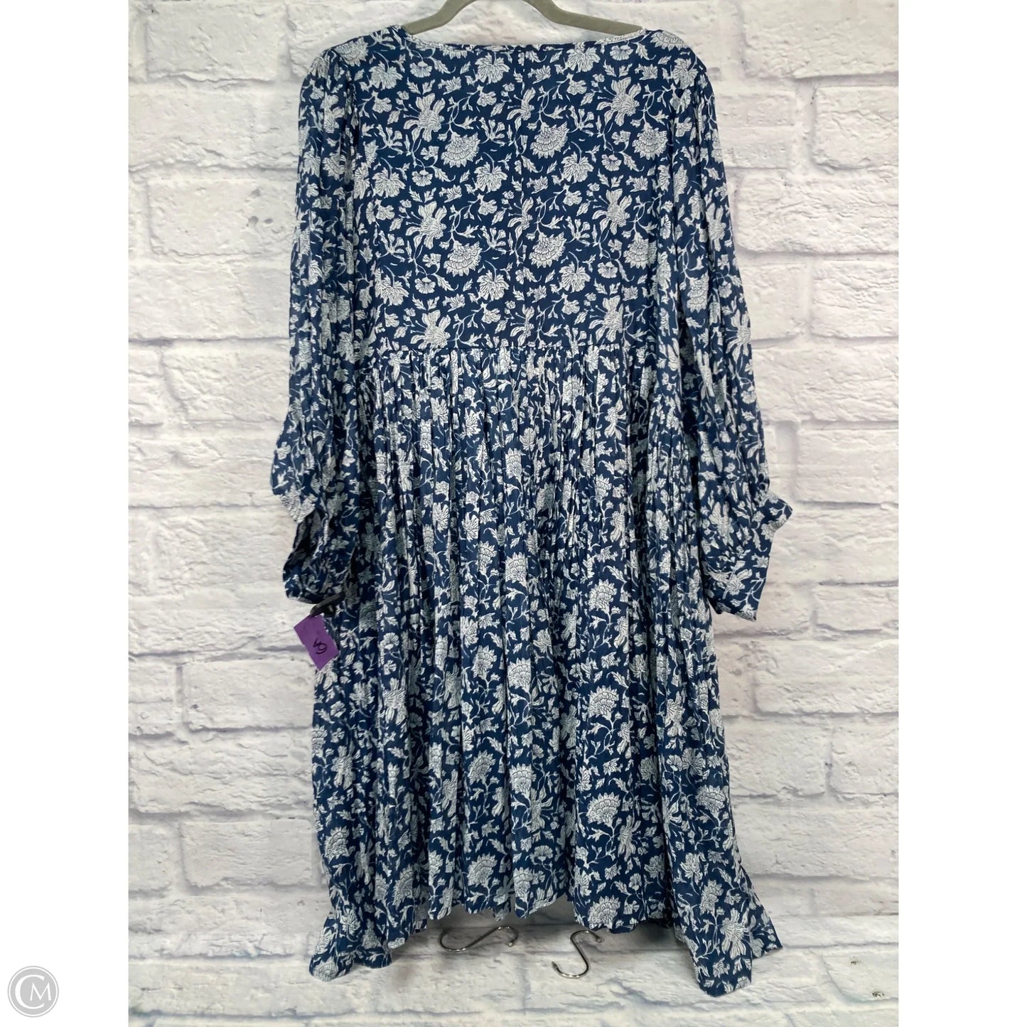 Dress Casual Short By Clothes Mentor In Blue & White, Size: L