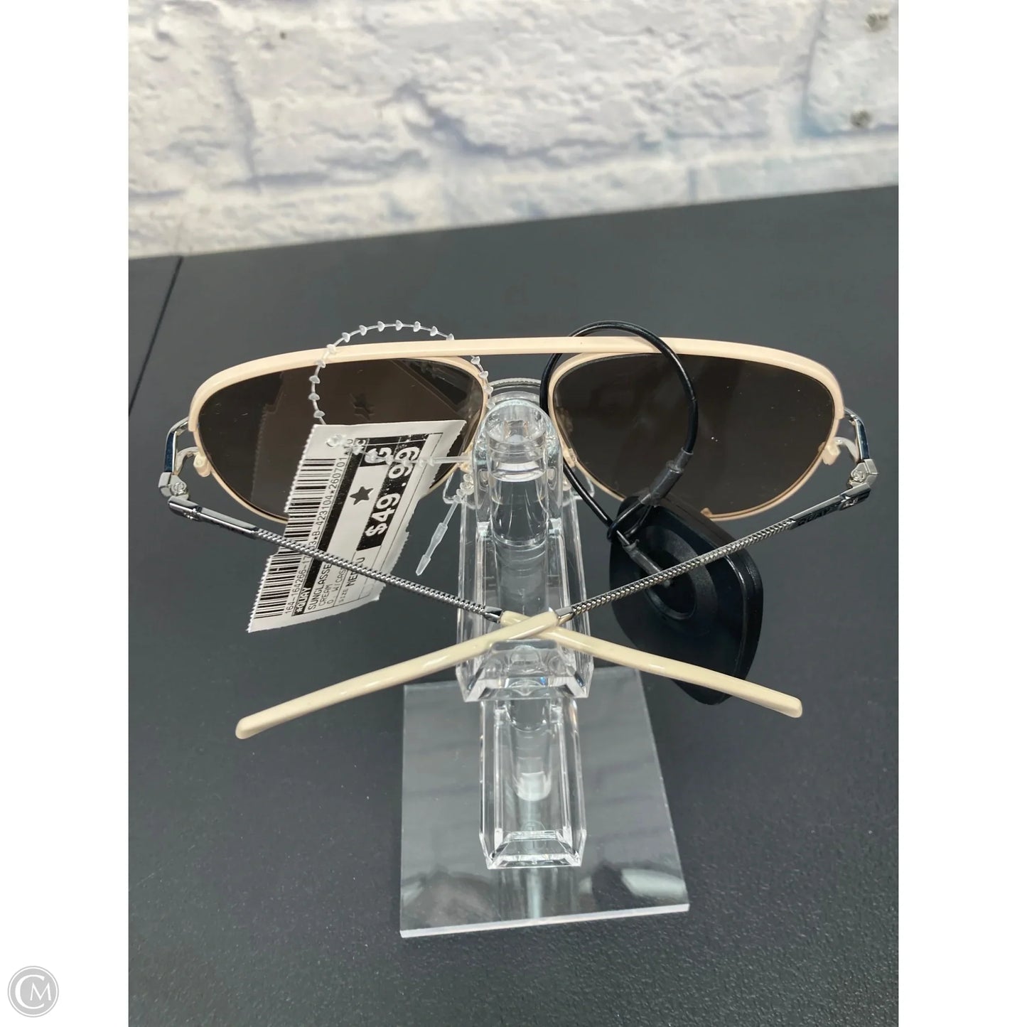 Sunglasses By Quay, Size: Medium