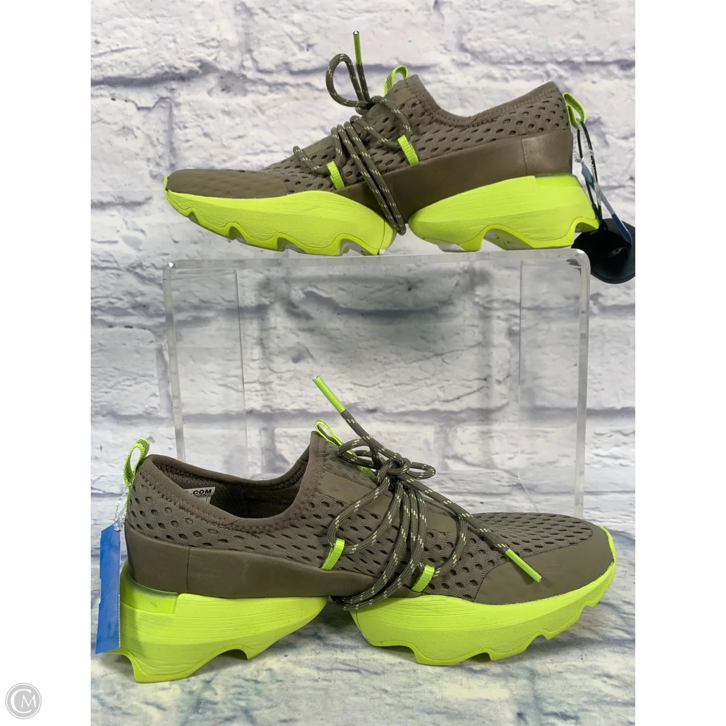 Shoes Athletic By Sorel In Green, Size: 7.5