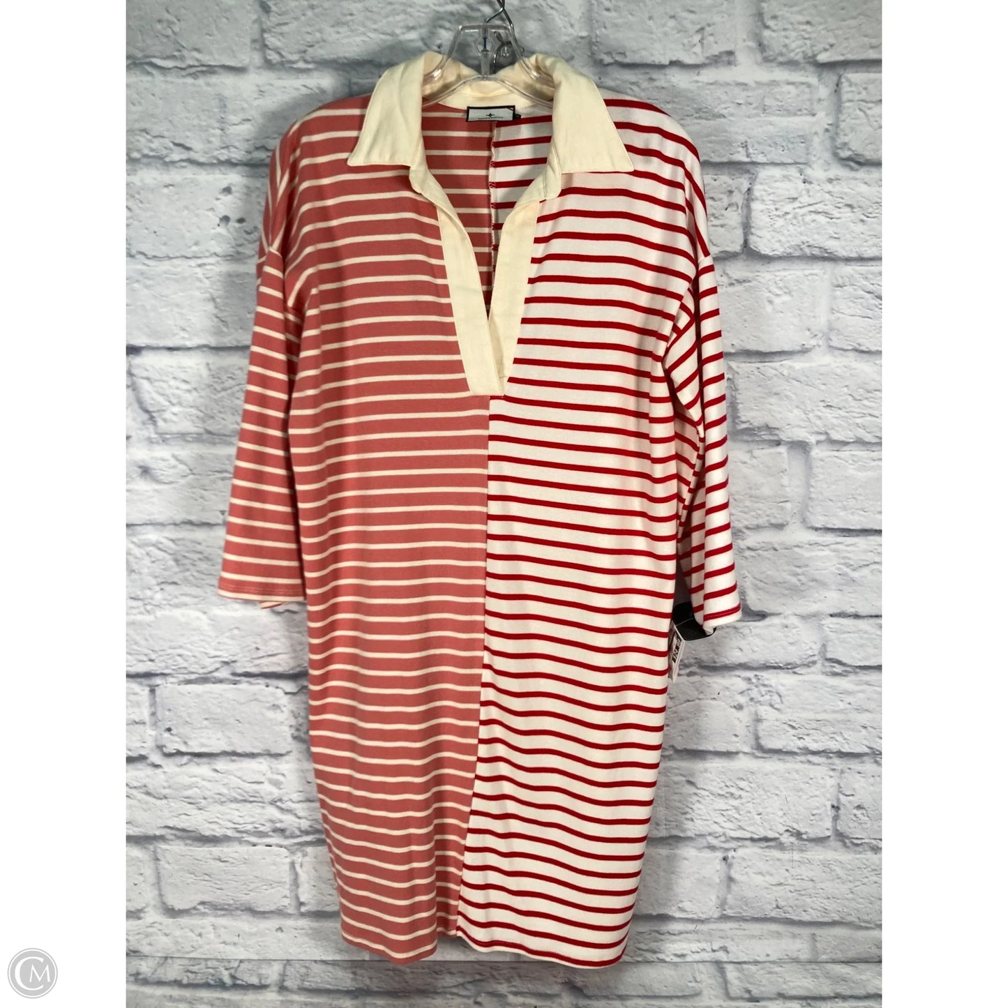 Dress Casual Short By Tuckernuck In Cream & Pink, Size: M