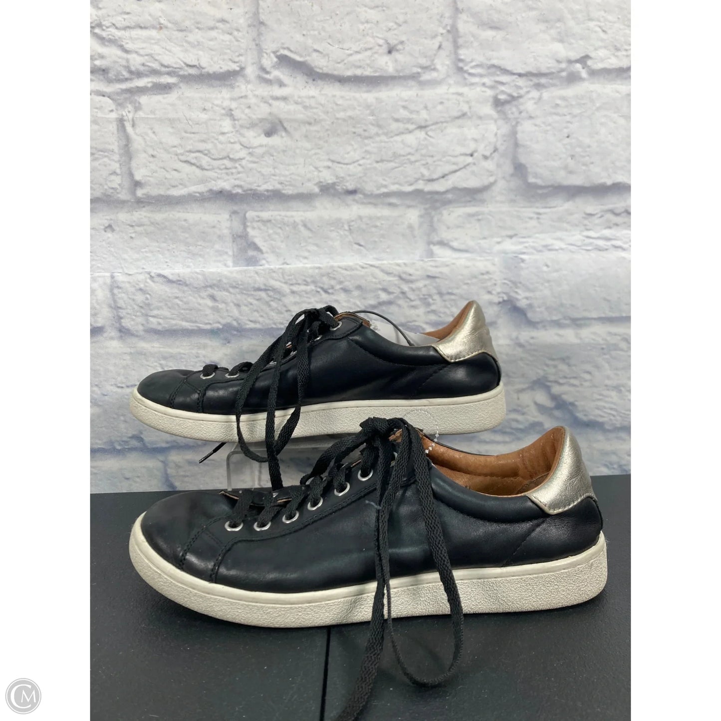 Shoes Designer By Ugg In Black, Size: 9