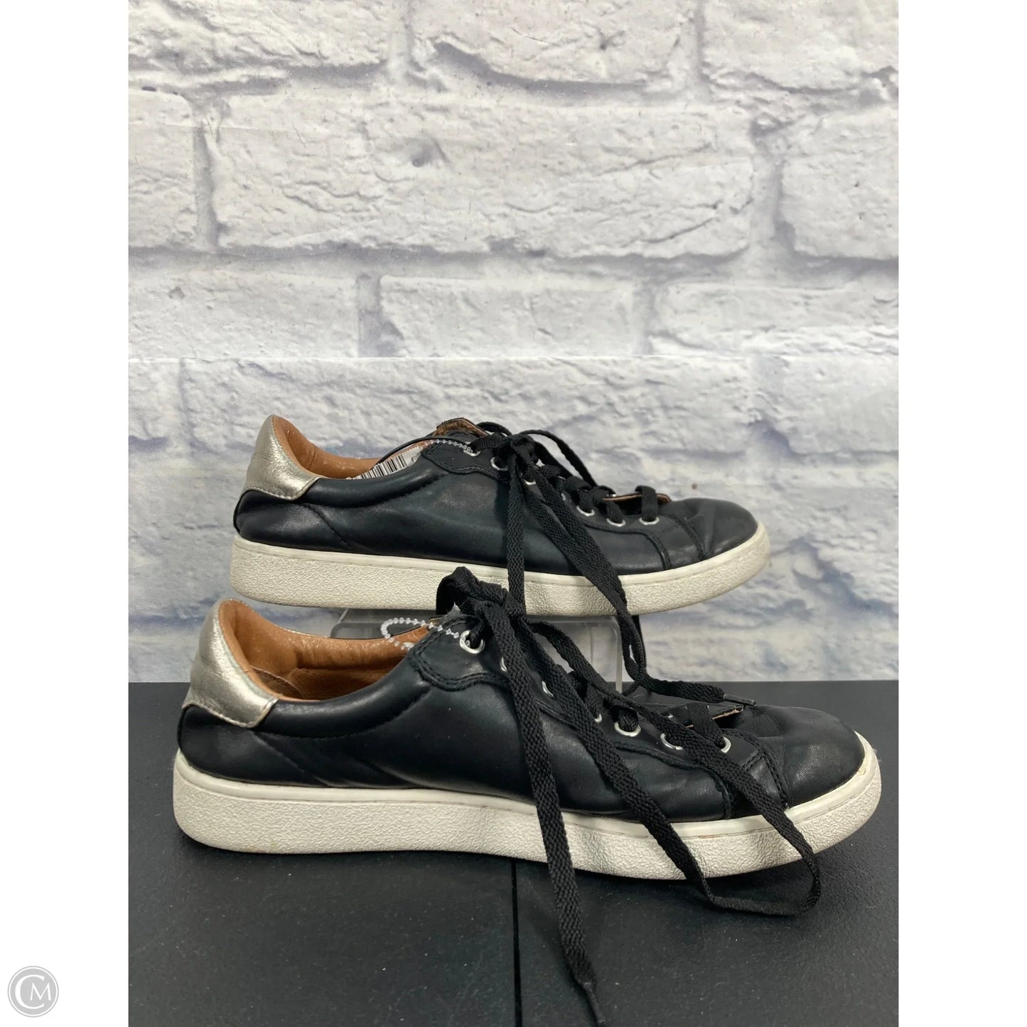 Shoes Designer By Ugg In Black, Size: 9