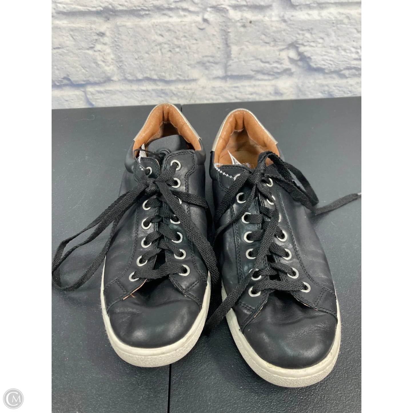 Shoes Designer By Ugg In Black, Size: 9